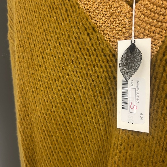 Charlise NWT S oversized Yellow and gold V-Neck Sweater neck yellow shimmers - Picture 6 of 13